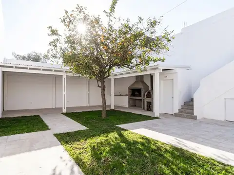 CASA 3AMB APTO CRED JARDIN Y COCHERA LANUS OESTE