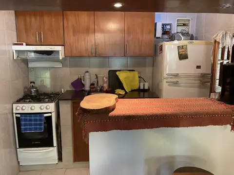 Casa con pileta sobre calle Margaritas