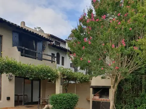 Casa en Venta con 5 cocheras
