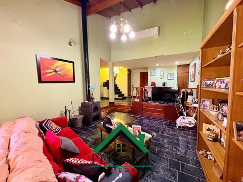Casa 5 ambientes con 2 baños