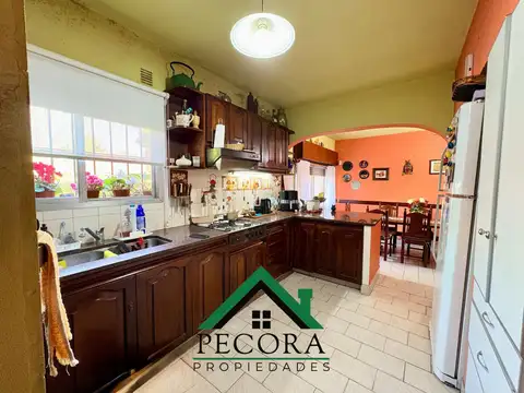 Casa en Venta con 2 cocheras