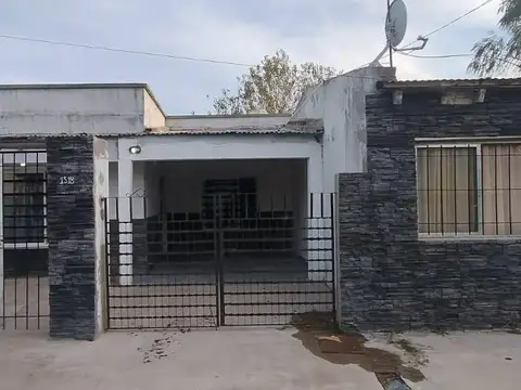Casa con monoambiente en venta Melchor Romero