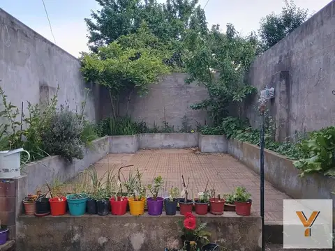 Casa 6 ambientes con 2 baños
