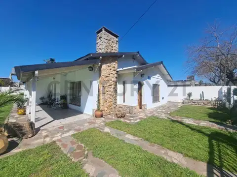 CASA EN VENTA EN MORENO-4 AMBIENTES CON PLAYROOM Y PISCINA