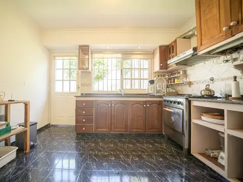 VENTA CASA 3 AMBIENTES CON PARQUE RAMOS MEJIA