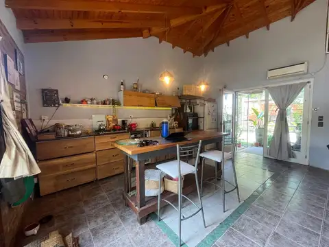 Casa en Alquiler con 2 cocheras