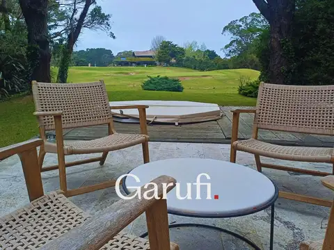 Alquiler temporario | Casa Botazzini en Pinamar con Vista al Golf y Jacuzzi