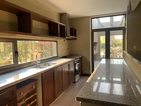 Casa en Venta en Lunlunta, USD 180.000