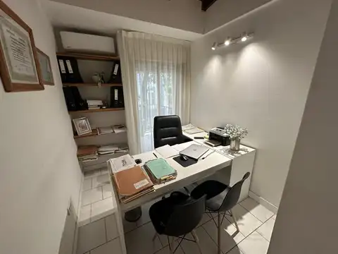 Oficinas en  General Paz entre calles 12 de Abril Y San Martin.