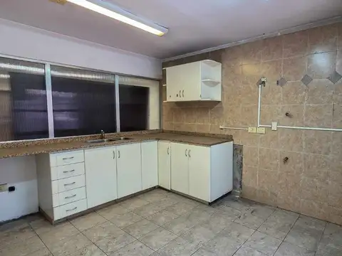 Oficina en Venta con 8 cocheras