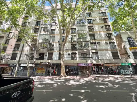 Departamento en Venta Capital , Frontal, Balcón, 3 dormitorios ,   Ascensor , Metros Peatonal,