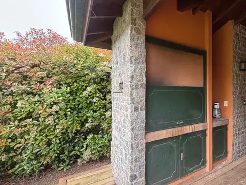 Casa 6 ambientes con 3 baños