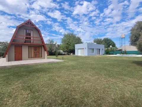 Venta Casa 3 Ambientes con Quincho y Piscina en Parque Jularó, Exaltacion de la Cruz