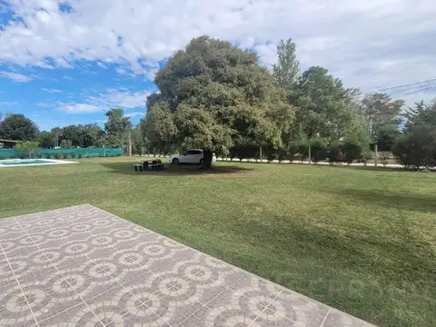 NOT. Venta casa 3 ambientes con quincho y piscina en Parque Jularo, Exaltacion de la Cruz