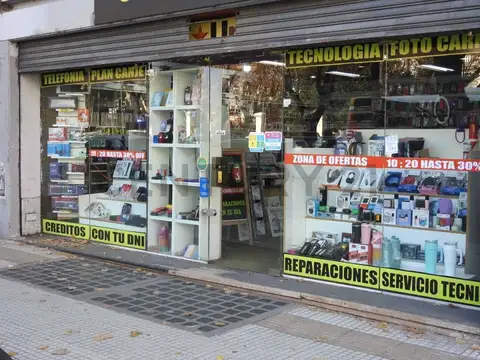 EXCELENTE LOCAL SOBRE CALLE 7 entre 56 Y 57 LA PLATA, 90M2 + 90M2 DE SOTANO C/ELEVADOR