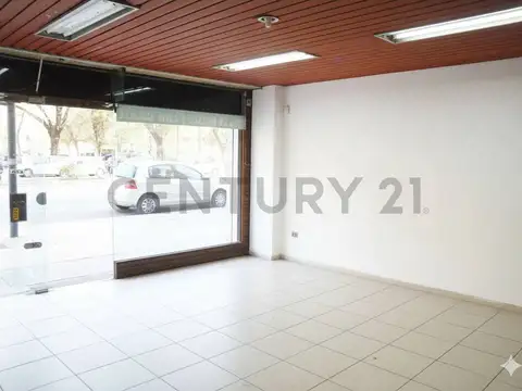 EXCELENTE LOCAL SOBRE CALLE 7 entre 56 Y 57 LA PLATA, 90M2 + 90M2 DE SOTANO C/EL