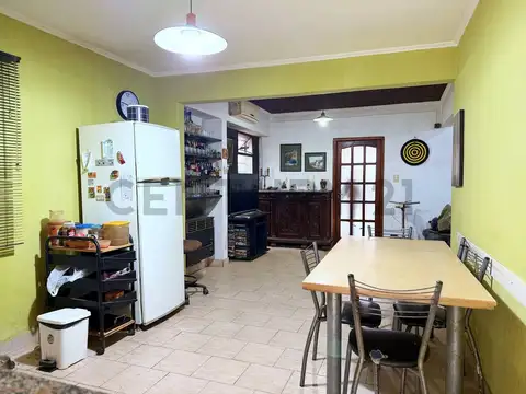 Casa en Venta con 3 cocheras