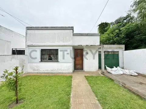Casa a la venta de dos dormitorios en calle 76 e/121 bis y 122