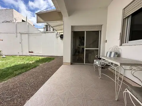Casa 6 ambientes con 2 baños