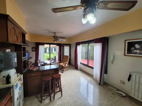 Casa 5 ambientes con 3 baños