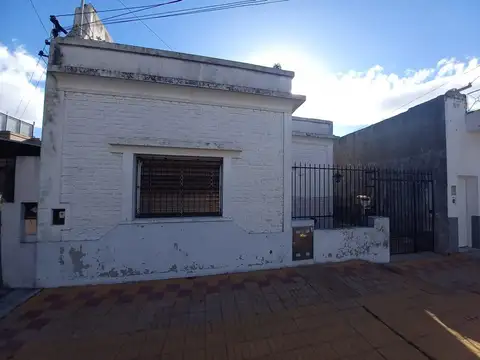 Casa Lanús oeste con fondo libre