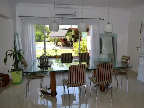 Casa 5 ambientes con 3 baños
