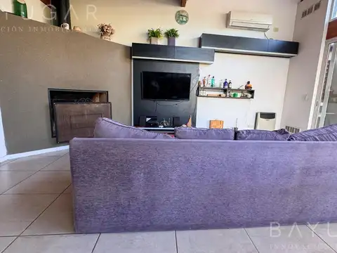 Casa 3 ambientes con 2 baños