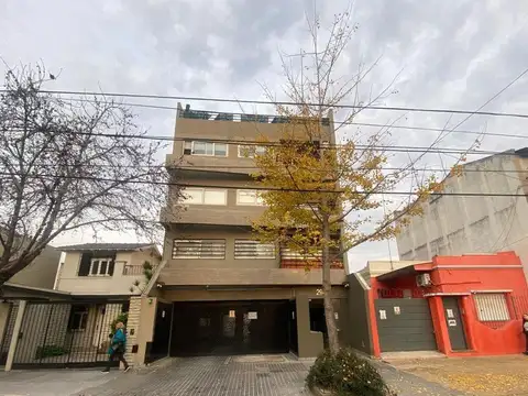 Venta cochera cubierta subsuelo Villa Pueyrredon