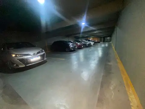 Venta cochera cubierta subsuelo Villa Pueyrredon