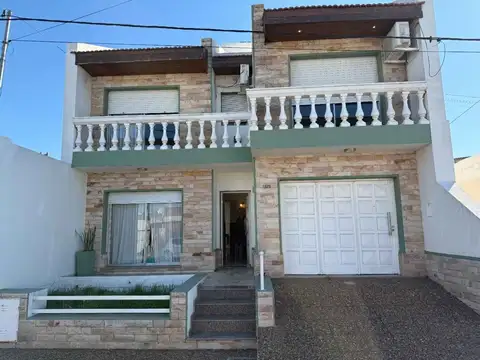 CASA EN VENTA EN PERGAMINO CON PATIO Y PILETA