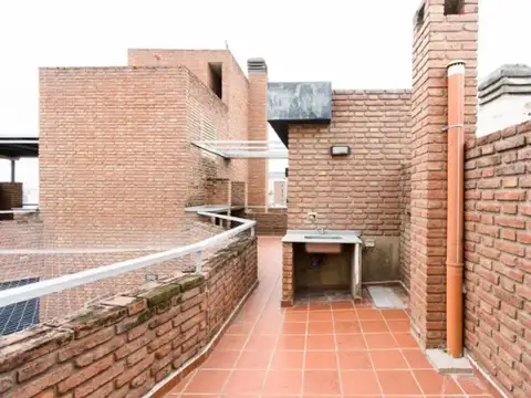 DEPARTAMENTO TIPO TRÍPLEX EN VENTA  3 DORMITORIOS - TERRAZA