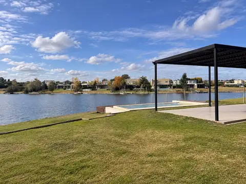 Casa  en Alquiler en San Sebastian, Escobar, G.B.A. Zona Norte A LA LAGUNA pileta