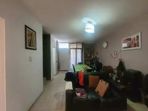 Casa 6 ambientes con 1 baño