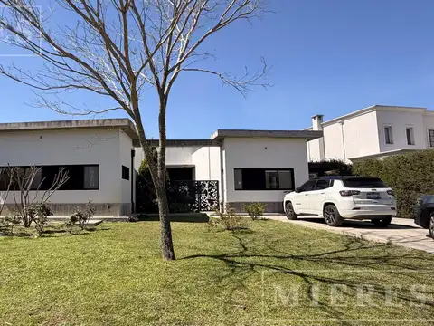 Casa a la laguna de una planta en alquiler de verano, Barrio Ceibos Puertos de Escobar