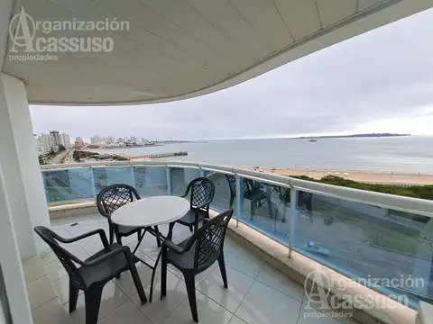 Departamento en  Venta 3 dormitorios y dependencia primera fila al mar piscina gym parrillero