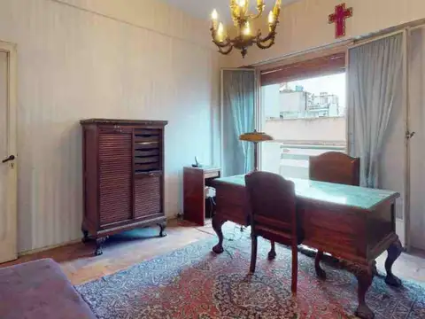 Venta depto 3 amb. con balcon a reciclar en Congreso