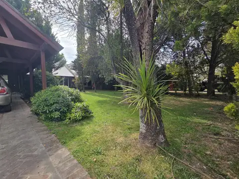 Casa 7 ambientes con 2 baños