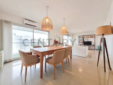 TRIPLEX DE 4 DORMITORIOS BALCON, PARRILLA Y COCHERA EN VENTA