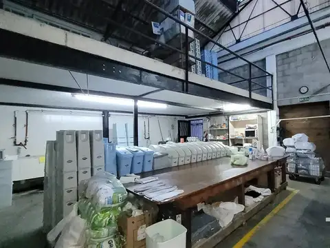 Galpon en Venta 40  mts Fondo