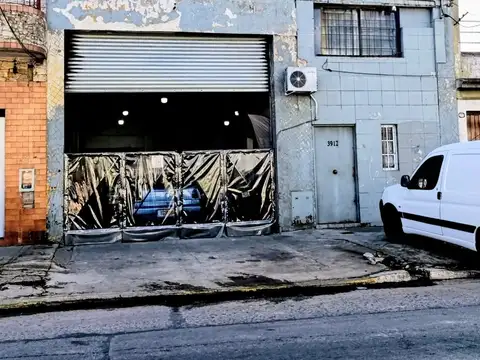GALPON  DE 220M2  SOBRE AVENIDA 