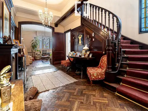 VENTA INCREIBLE CASA DE ESTILO EN  CABALLITO PATIO TERRAZA PERMUTA