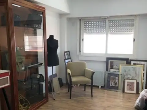 OFICINA EN 1º PISO, EXCELENTE UBICACIÓN