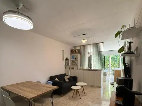 Monoambiente con balcón al contra frente