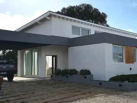 Casa en venta - 5 Dormitorios 5 Baños - Pinamar
