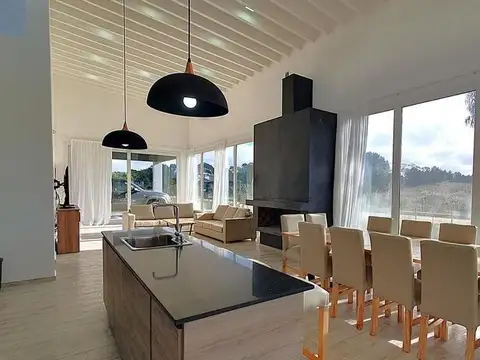 Casa en venta - 5 Dormitorios 5 Baños - Pinamar