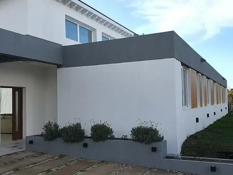 Casa en Venta en Costa Esmeralda, USD 320.000