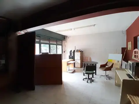 Casa con Galpón en Venta