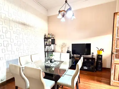 Casa 9 ambientes con 3 baños