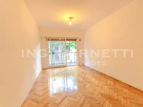 Departamento 3 Ambientes al frente con balcón - Muy buen estado y ubicación -