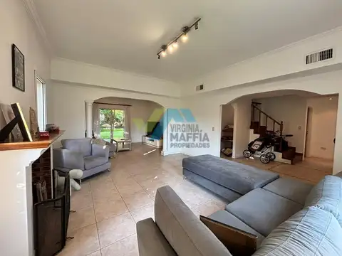 Casa 5 ambientes con 3 baños